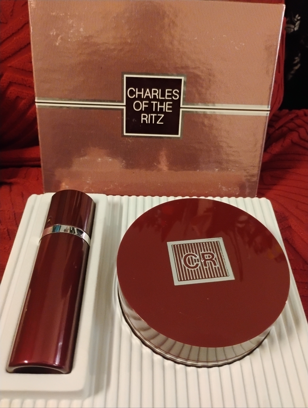 Charles of the Ritz Perfumed Dusting Powder - White & Gold  vintage discontinued